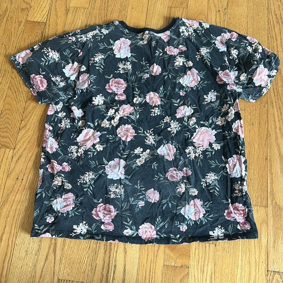 Men’s Forever 21 Floral Top - Picture 3 of 4